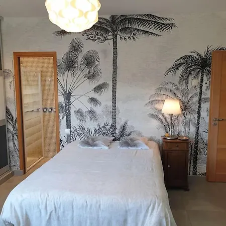 Belle Villa, Piscine Et Cigales Au Calme ! Villa *